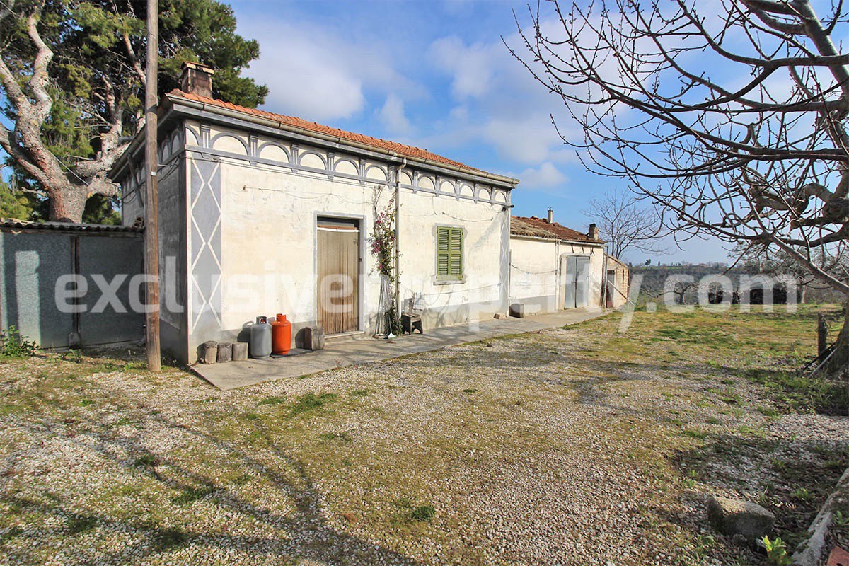 Brick farm house for sale a few km from the Adriatic Sea Abruzzo