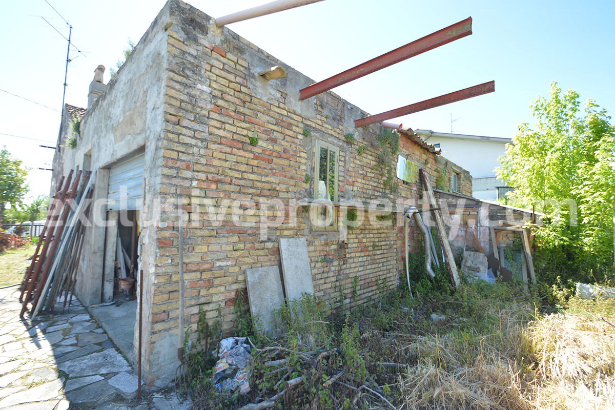 House with terrace and garden for sale near the sea Abruzzo Villalfonsina 13