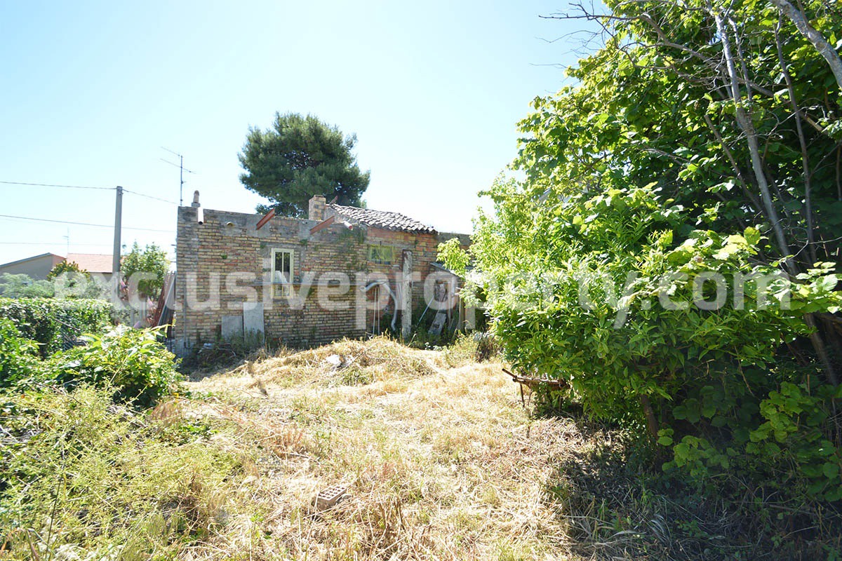 House with terrace and garden for sale near the sea Abruzzo Villalfonsina 14