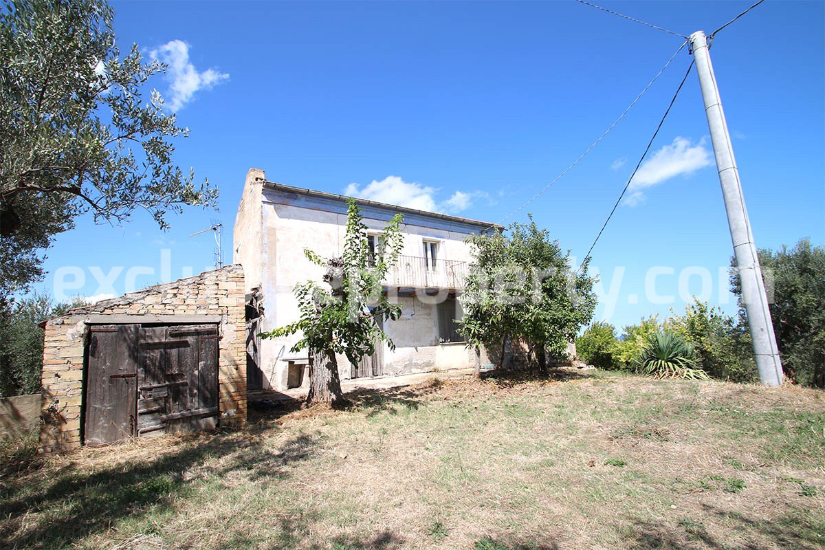 Rustic cottage sea view with land and fruit trees for sale in Abruzzo 1