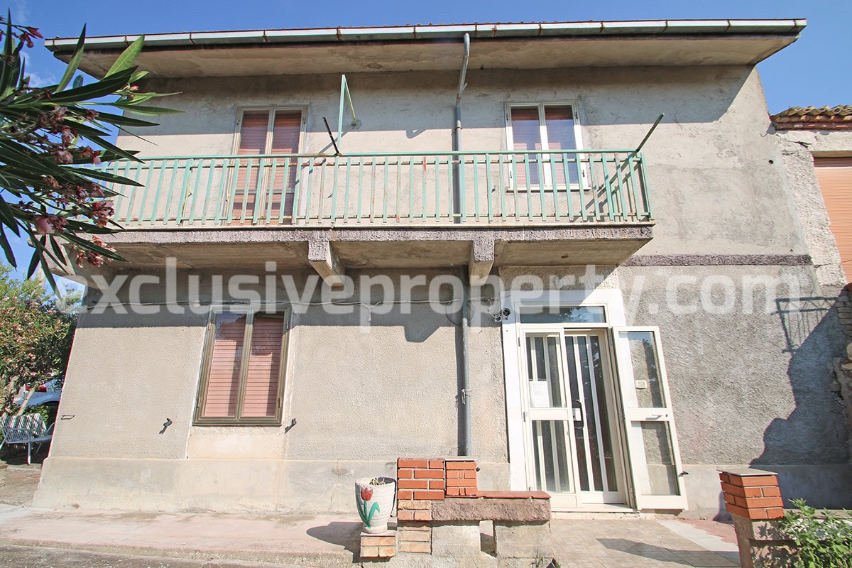 Semi-detached house with land for sale in Abruzzo a few km from the Coast 2