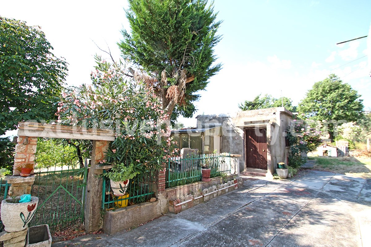 Semi-detached house with land for sale in Abruzzo a few km from the Coast 9