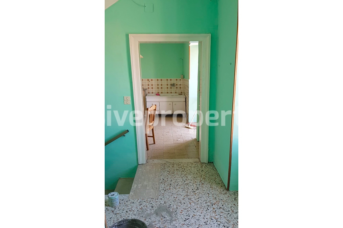 Village house with cellar for sale in Molise just 32 km from the beaches of Termoli