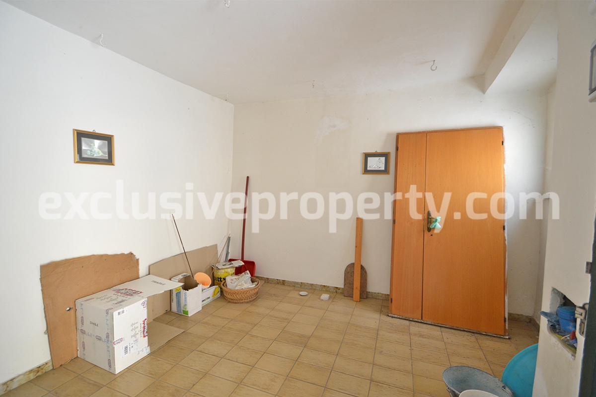 House in excellent condition renovated with garage and garden for sale in Agnone 9