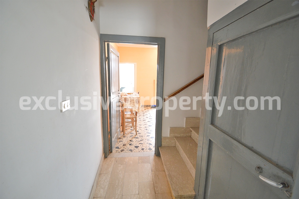 House in excellent condition renovated with garage and garden for sale in Agnone 10