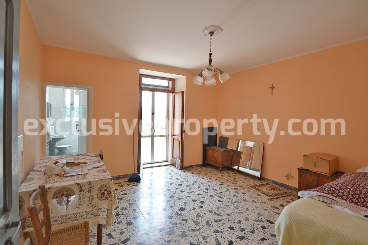 House in excellent condition renovated with garage and garden for sale in Agnone 11