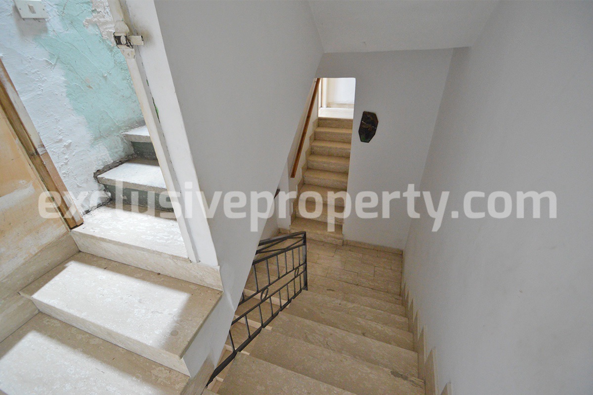 House in excellent condition renovated with garage and garden for sale in Agnone 16