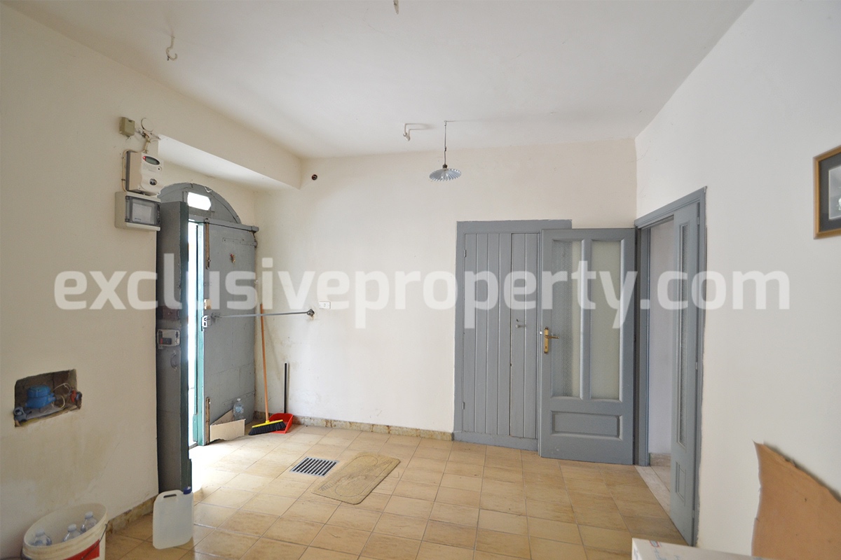House in excellent condition renovated with garage and garden for sale in Agnone 7