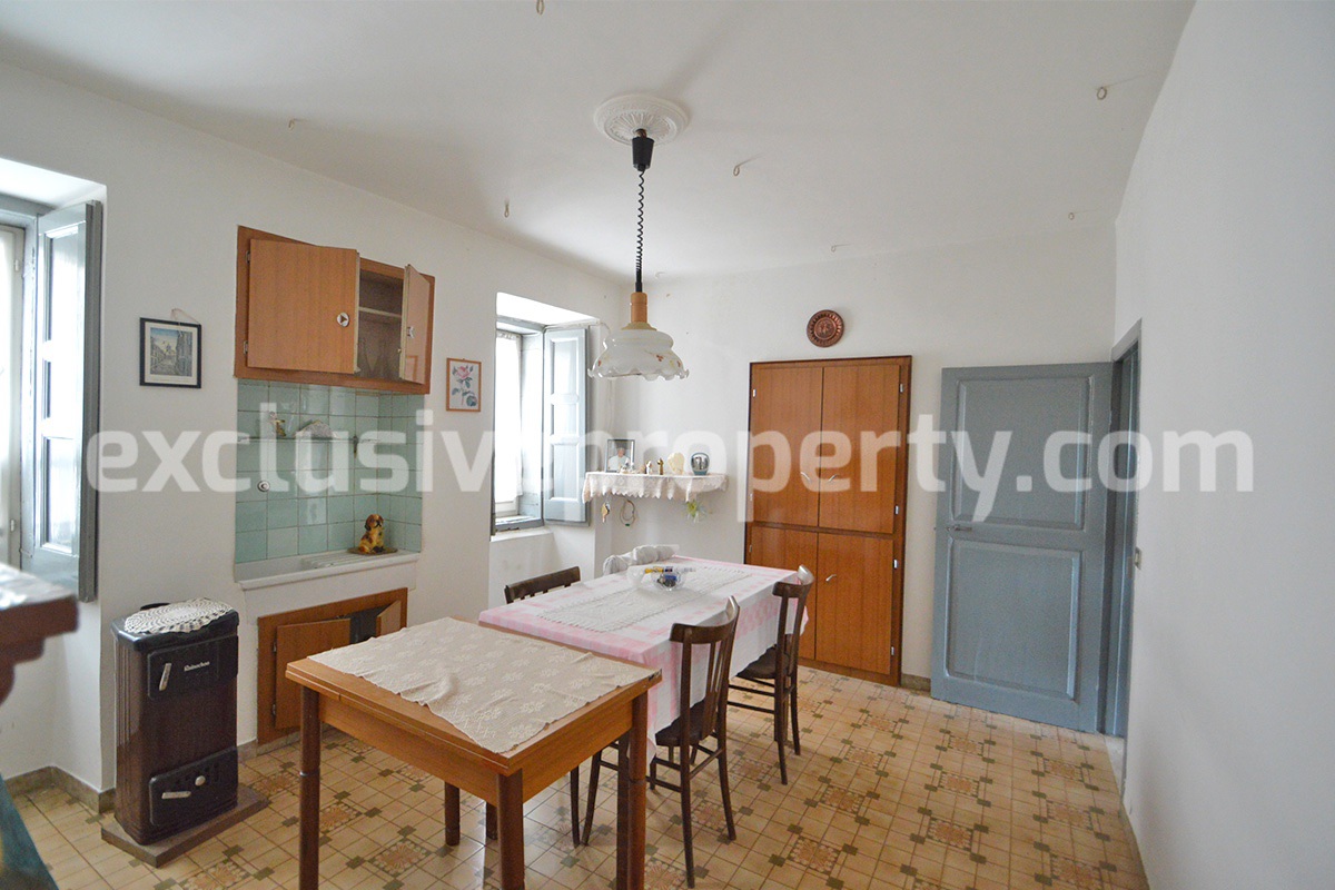 House in excellent condition renovated with garage and garden for sale in Agnone 4