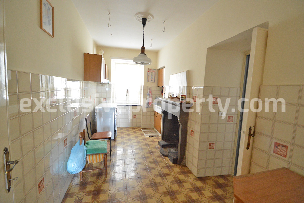 House in excellent condition renovated with garage and garden for sale in Agnone 5