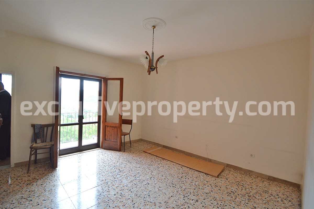 House in excellent condition renovated with garage and garden for sale in Agnone 14
