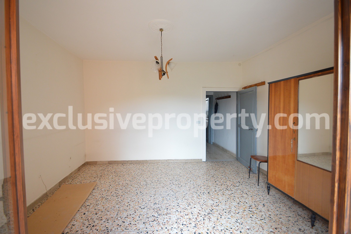 House in excellent condition renovated with garage and garden for sale in Agnone 17