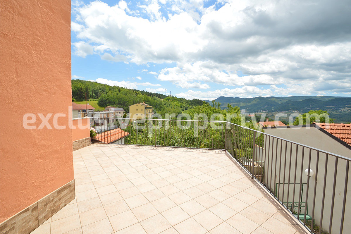 House in excellent condition renovated with garage and garden for sale in Agnone 21
