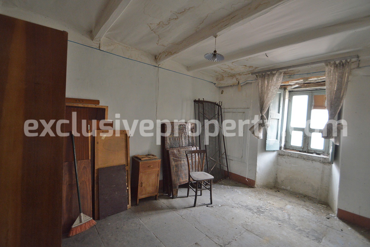 Stone house for sale in Agnone known for the manufacturing of bells Italy 9