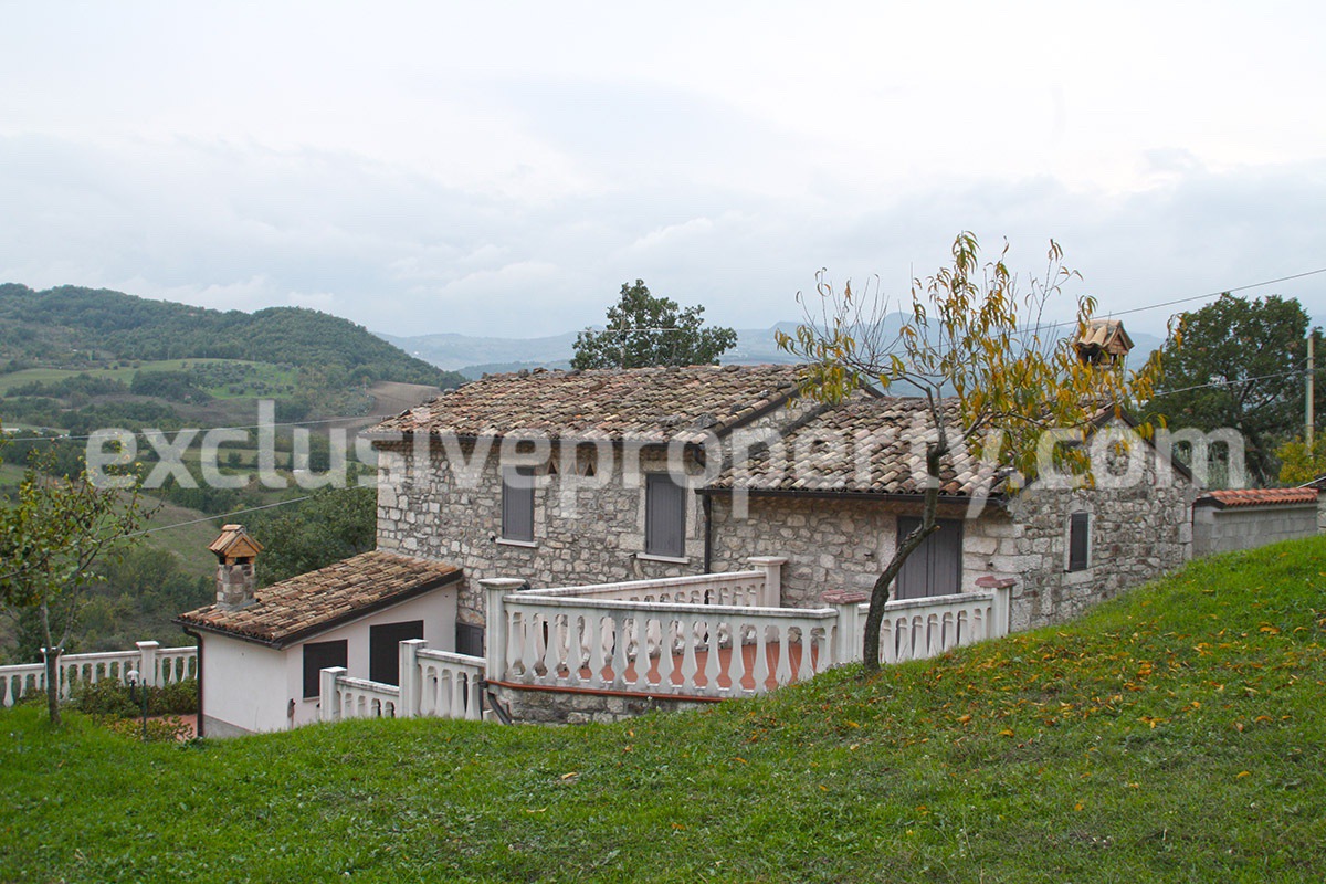 Independent stone house for sale in Bagnoli del Trigno Isernia Molise 1