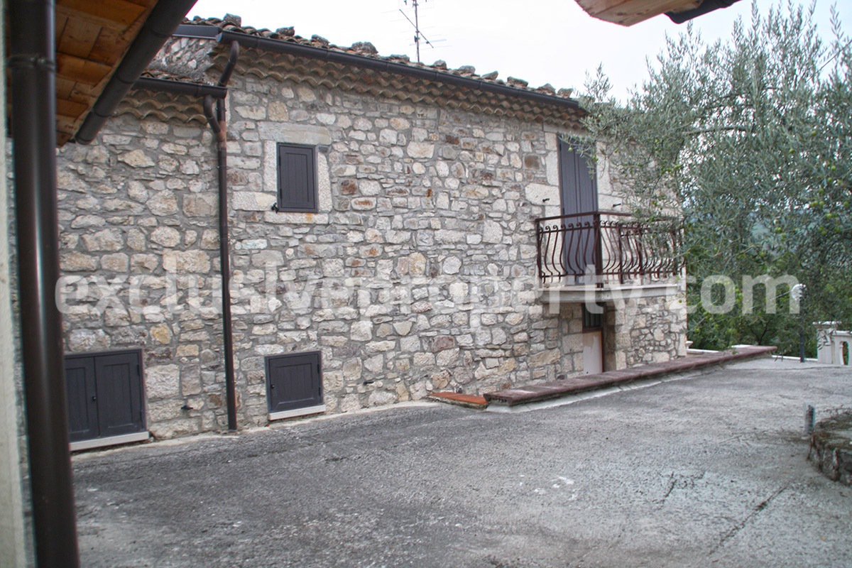 Independent stone house for sale in Bagnoli del Trigno Isernia Molise