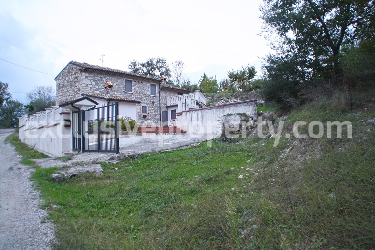 Independent stone house for sale in Bagnoli del Trigno Isernia Molise 31
