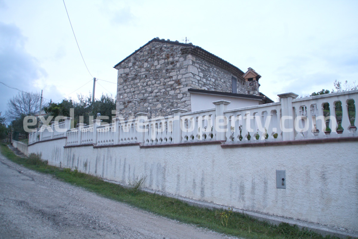 Independent stone house for sale in Bagnoli del Trigno Isernia Molise 32
