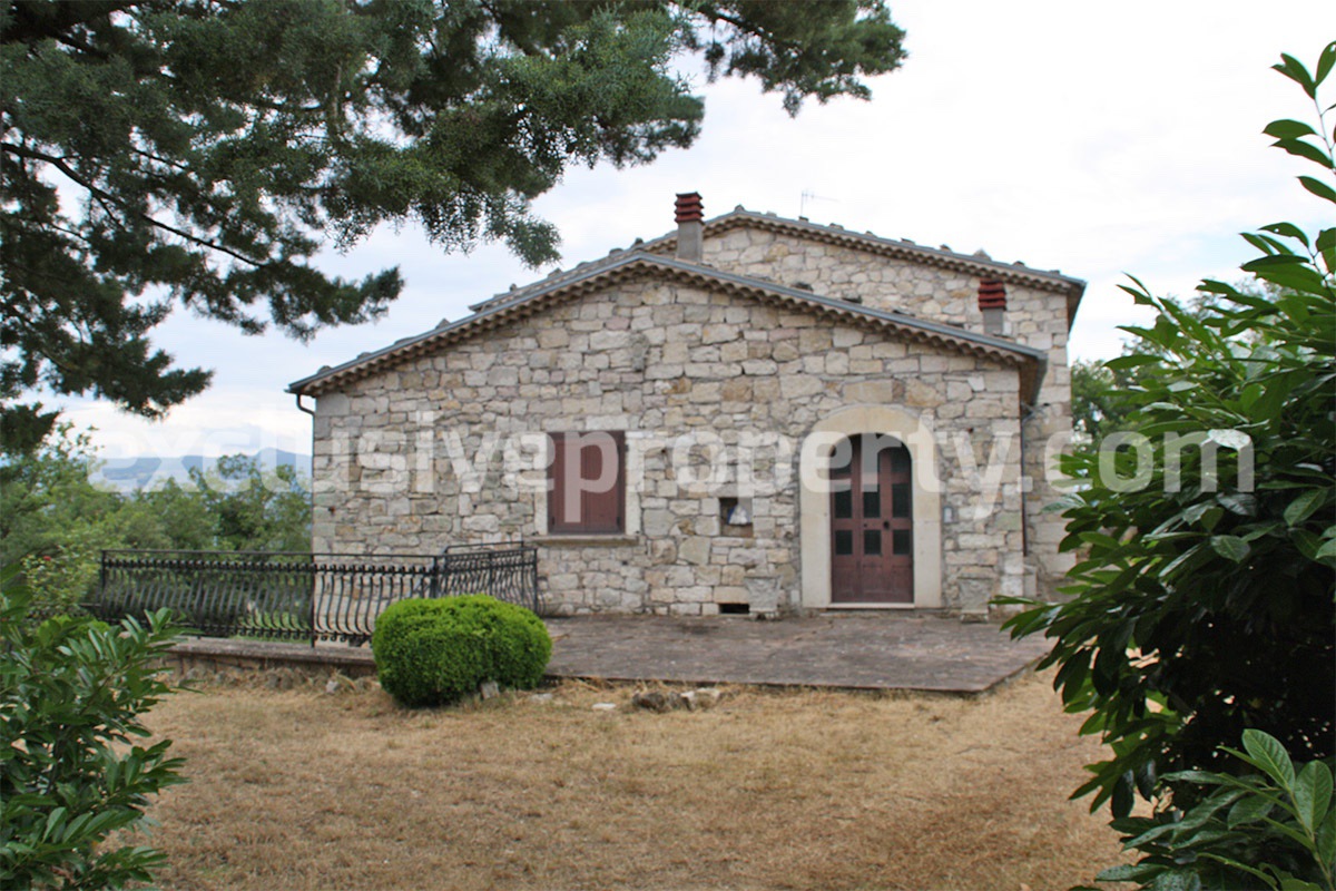 Stone house for sale with land in Bagnoli del Trigno Molise