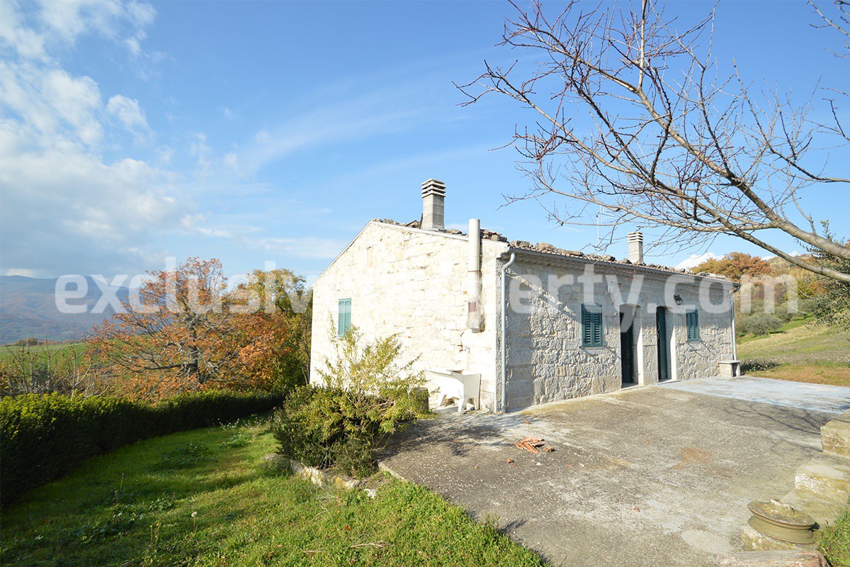 Buy an old house in stone for sale in Molise Isernia Bagnoli del Trigno