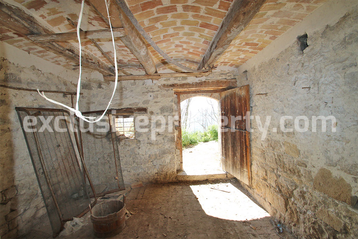 Stone house for sale in the centre of the village of Tufillo Abruzzo 6