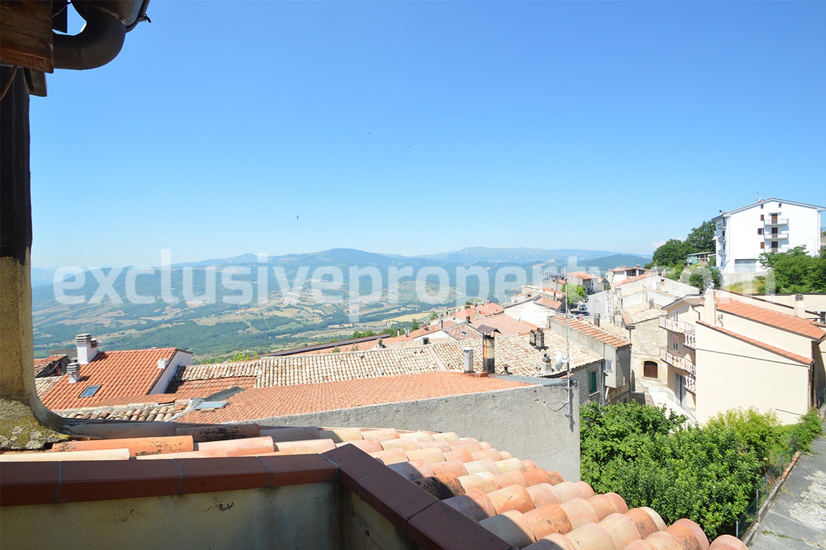Spacious renovated house with garden for sale in the Abruzzo region 17