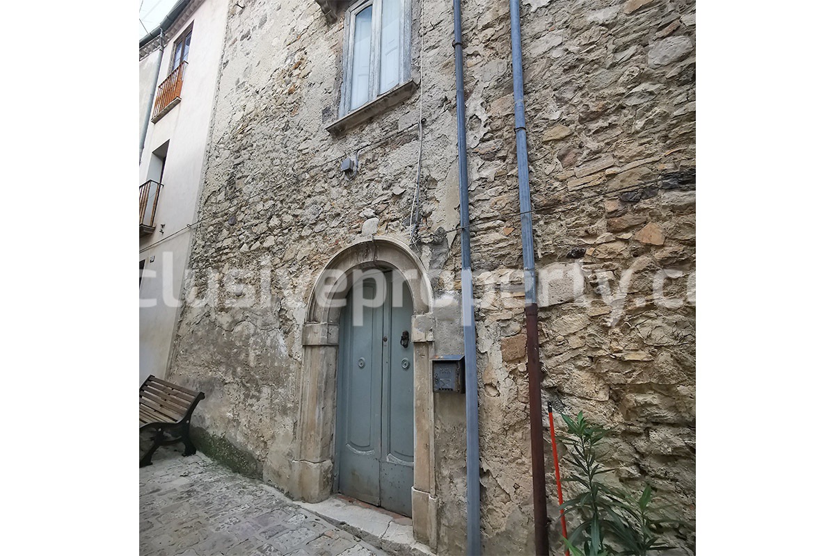 Stone house to be completely restored inside for sale in Civitacampomarano 3