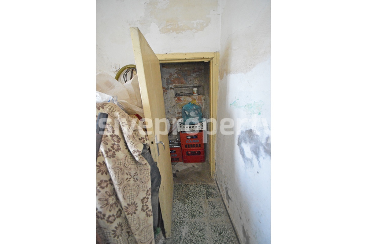 Two-storey stone house with courtyard for sale in Abruzzo 3