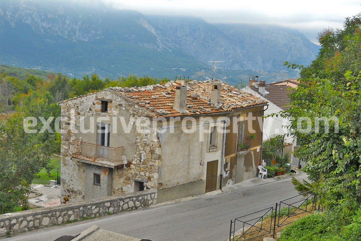 Large rural house with garden for sale in Torricella Peligna - Abruzzo 3