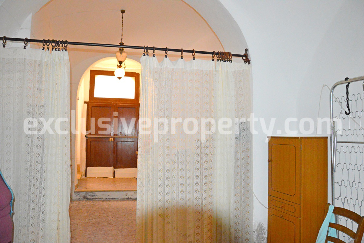 Spacious old brick house a few km from the sea for sale in Italy