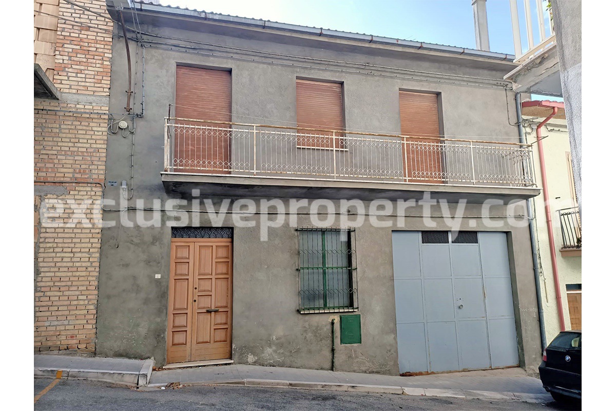 Habitable town house with garage for sale in Furci - on the green hills of Abruzzo