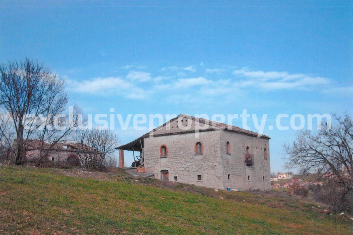Ancient and spacious stone farmhouse located in a very scenic area for sale Molise