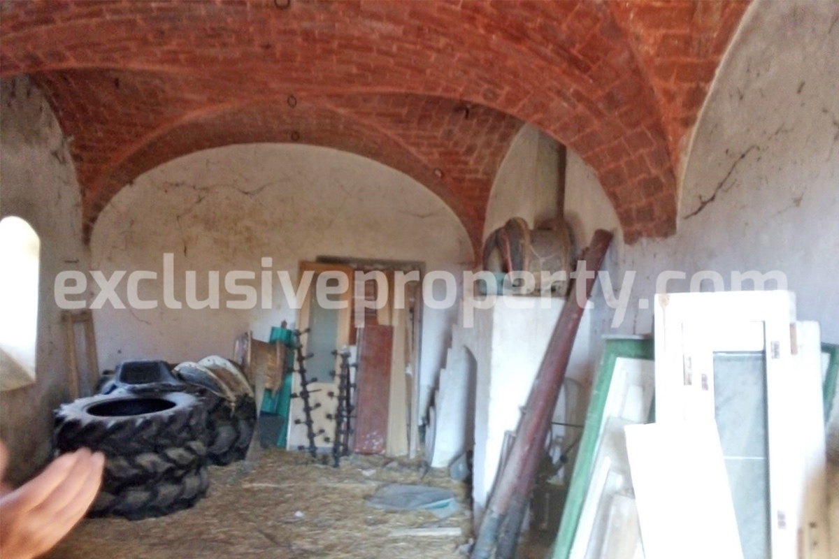 Ancient and spacious stone farmhouse located in a very scenic area for sale Molise 13