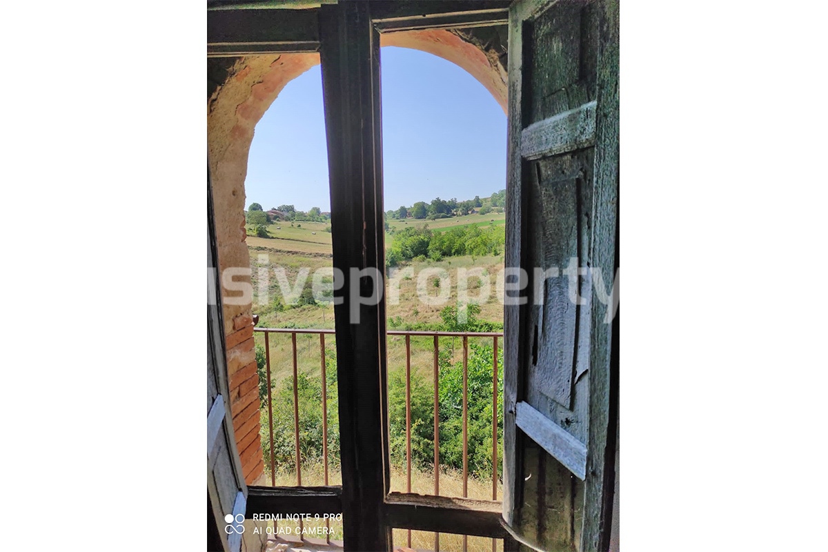 Ancient and spacious stone farmhouse located in a very scenic area for sale Molise 26