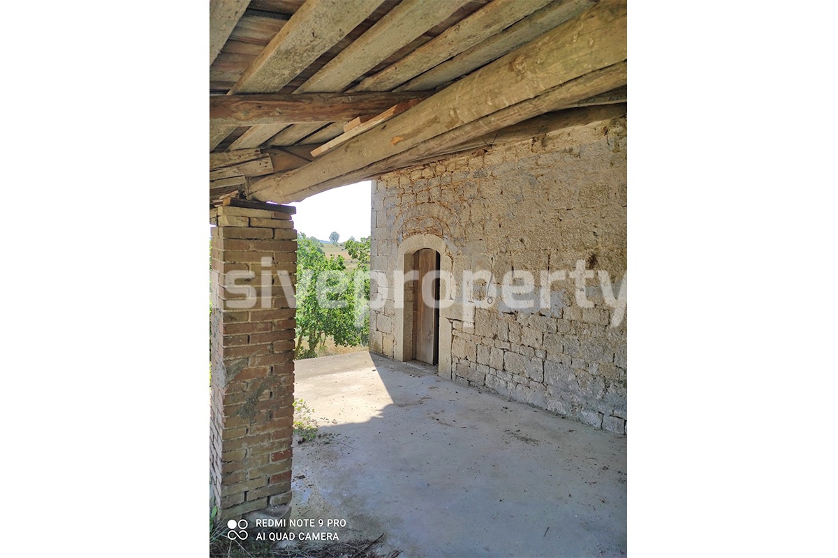 Ancient and spacious stone farmhouse located in a very scenic area for sale Molise 36