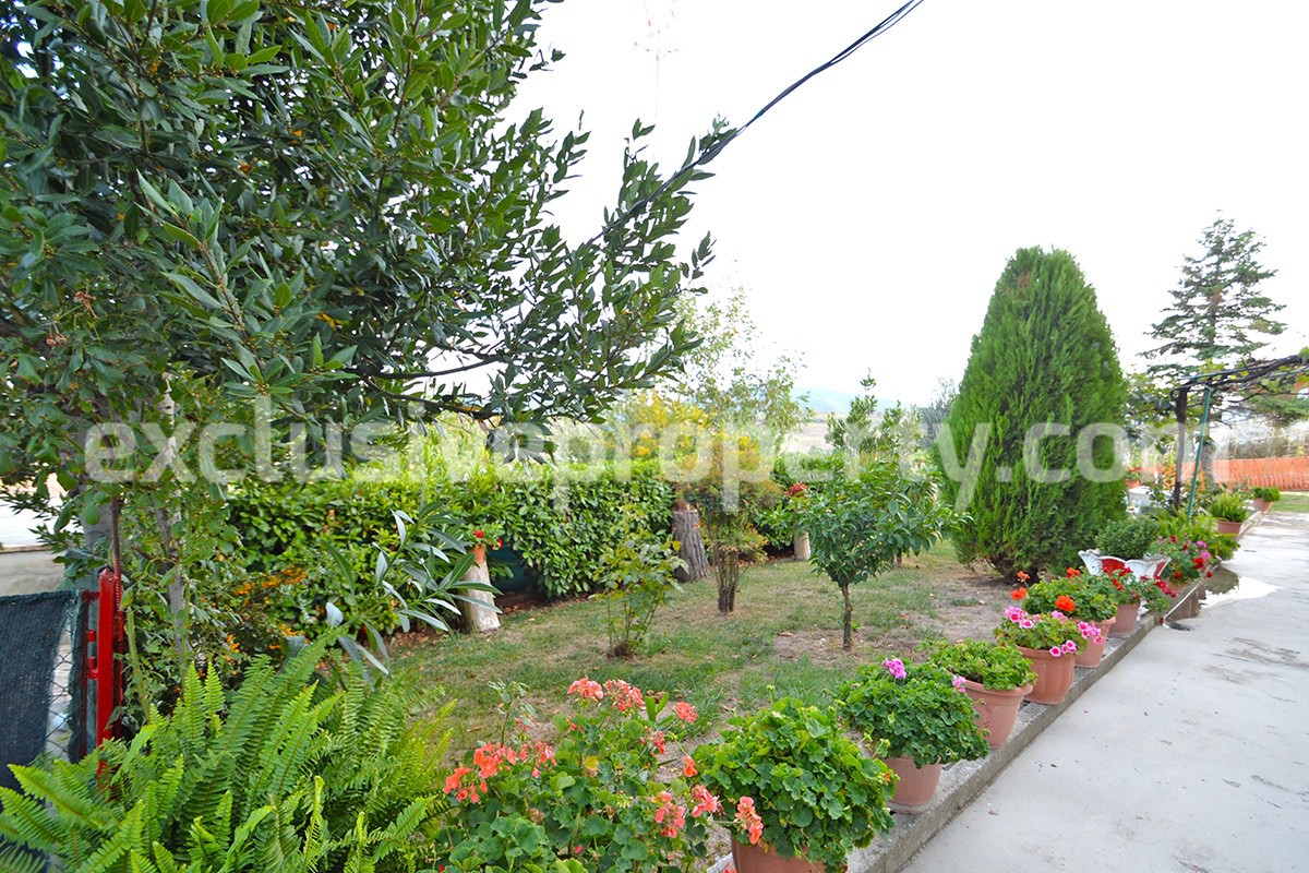 Detached country house with terrace  barn and land for sale in Abruzzo 5