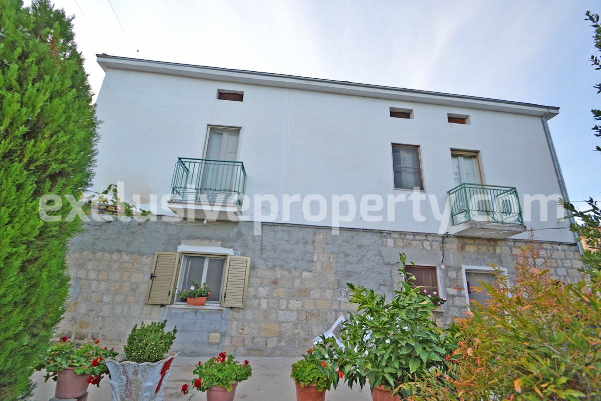 Detached country house with terrace  barn and land for sale in Abruzzo 2