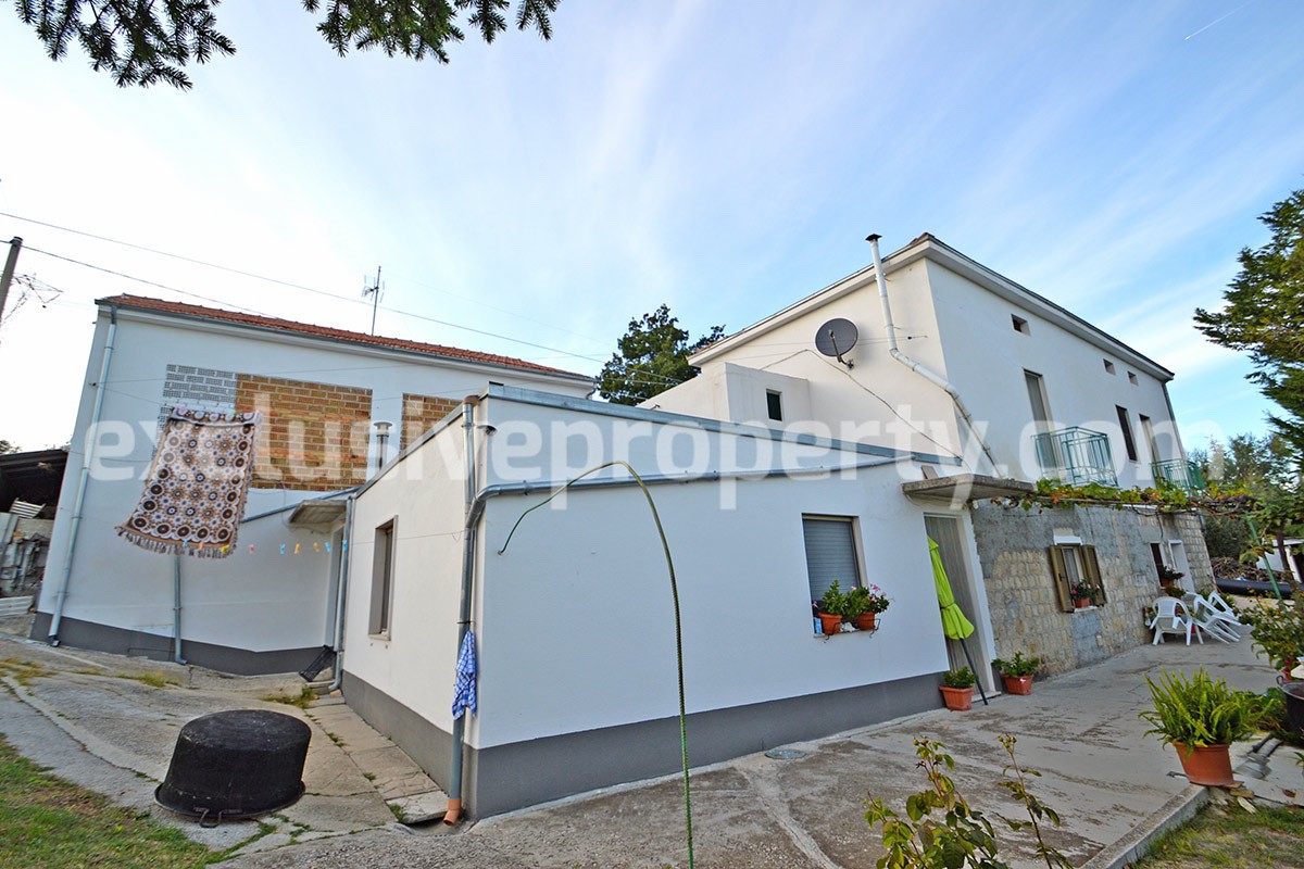 Detached country house with terrace  barn and land for sale in Abruzzo 3