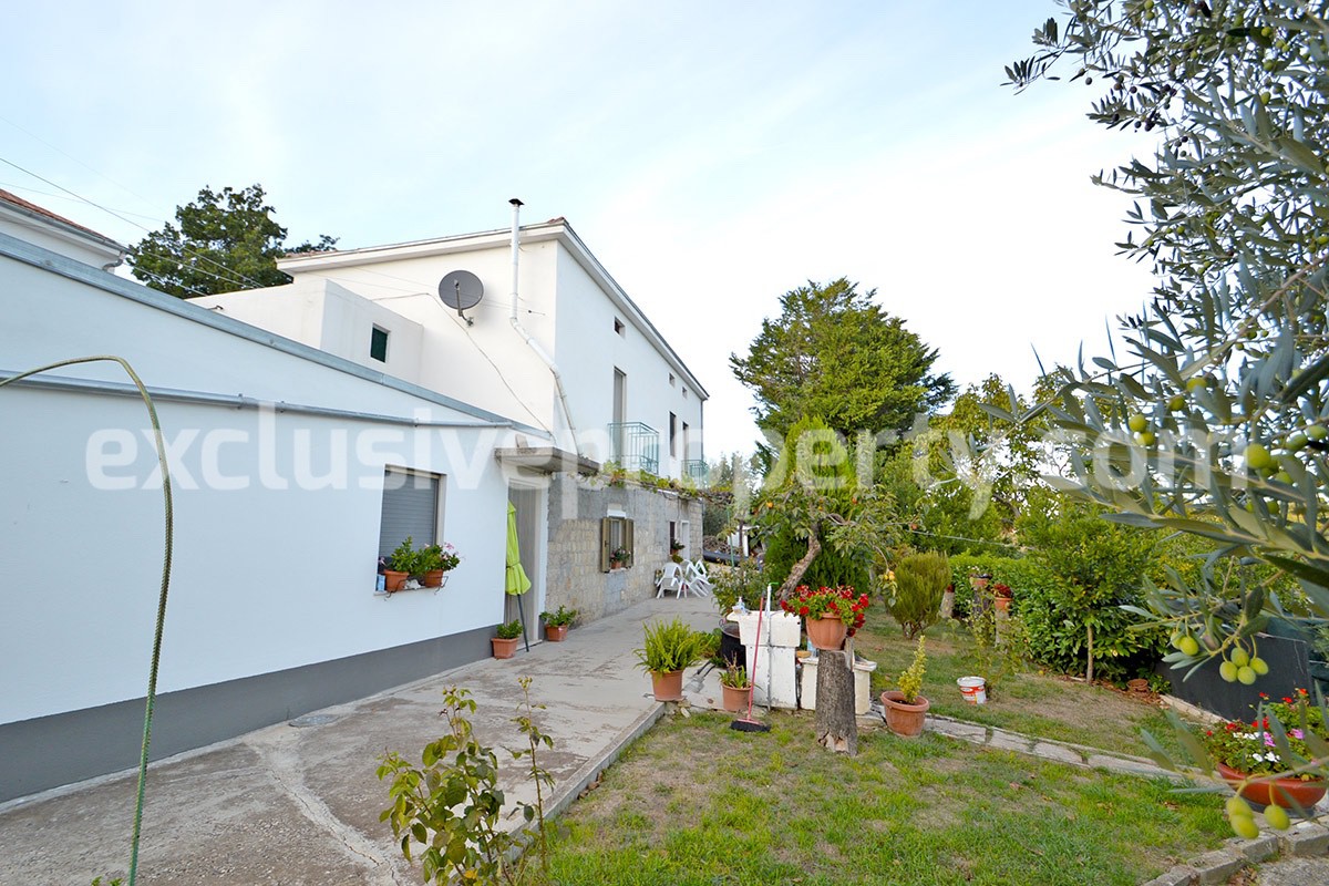 Detached country house with terrace  barn and land for sale in Abruzzo 1