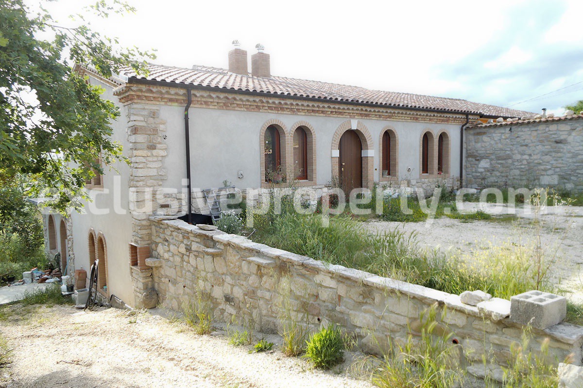 Spacious country villa for sale in Busso Campobasso 3
