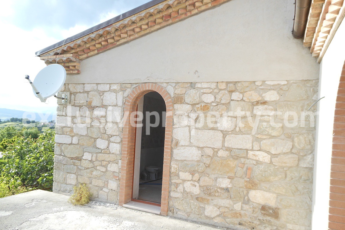 Spacious country villa for sale in Busso Campobasso 10