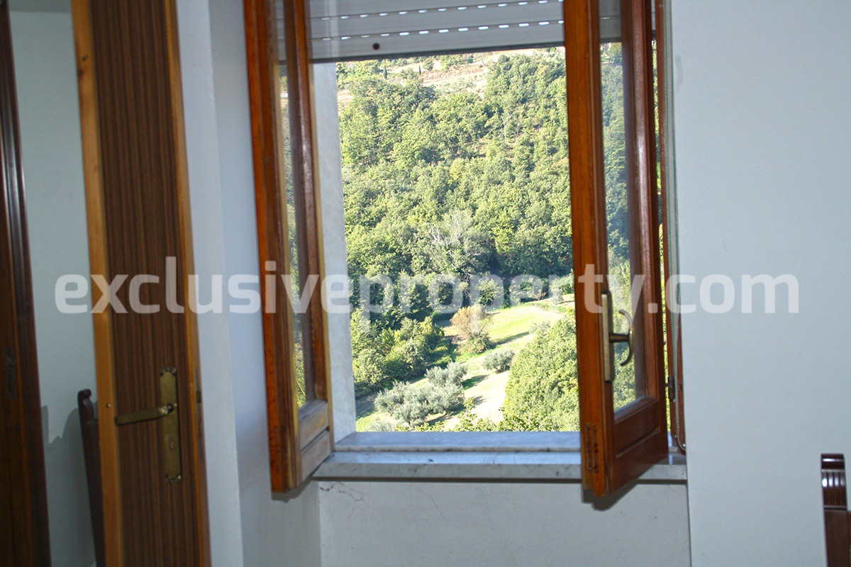 Habitable town house with garden for sale in Castelbottaccio Molise