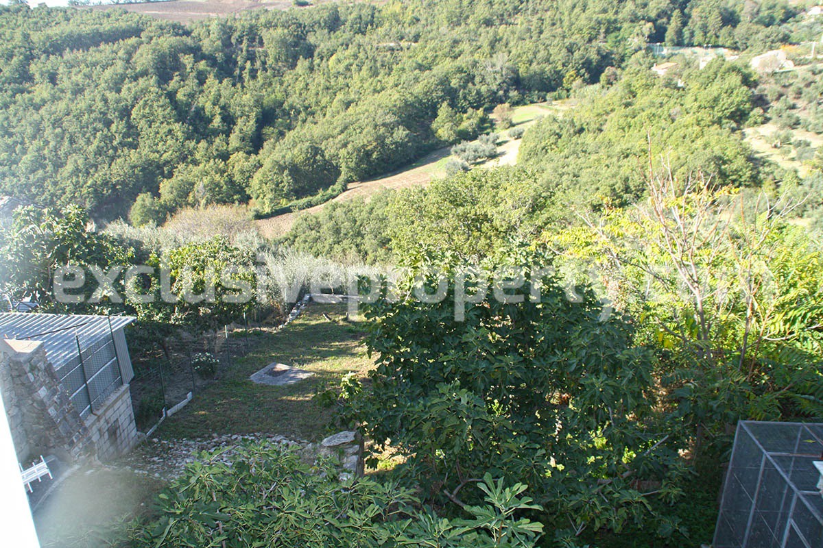Habitable town house with garden for sale in Castelbottaccio Molise 4