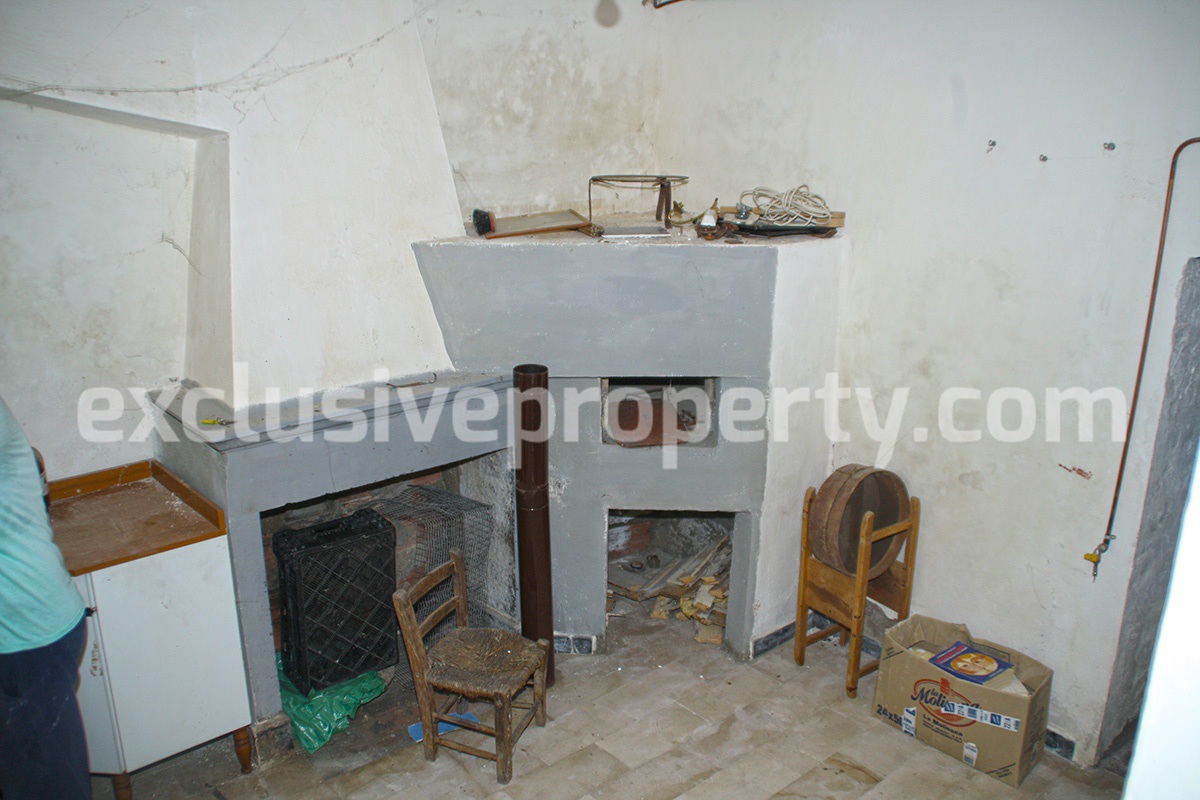 Habitable town house with garden for sale in Castelbottaccio Molise 19