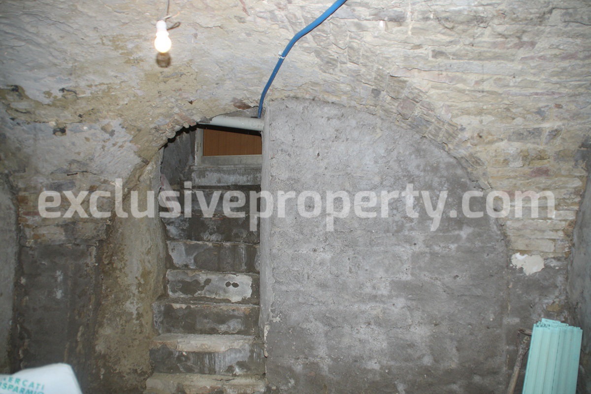 Habitable town house with garden for sale in Castelbottaccio Molise 20