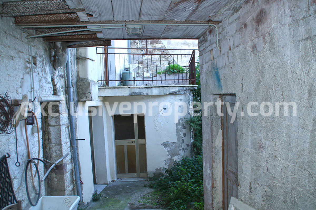 Habitable town house with garden for sale in Castelbottaccio Molise 21