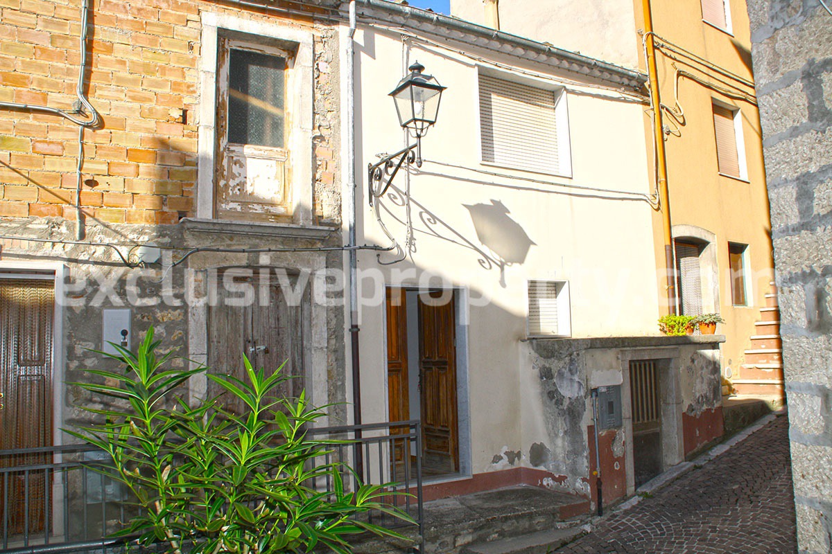 Habitable town house with garden for sale in Castelbottaccio Molise 22
