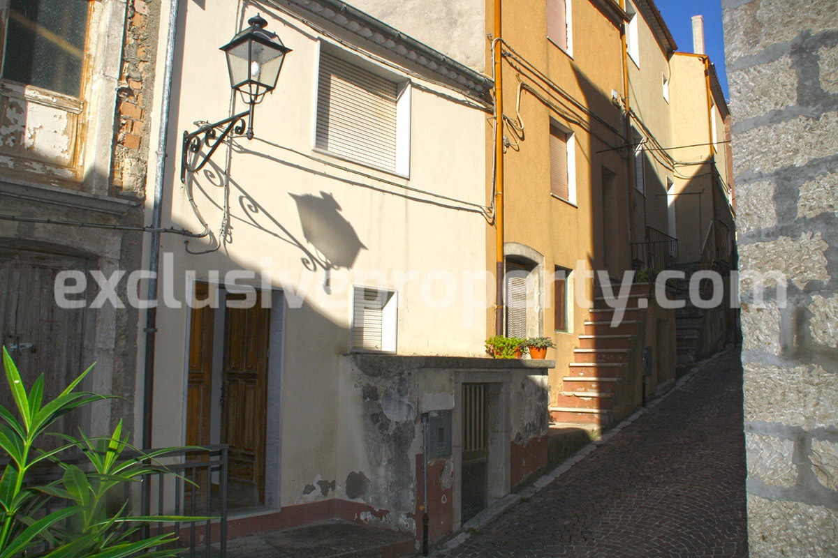Habitable town house with garden for sale in Castelbottaccio Molise 23