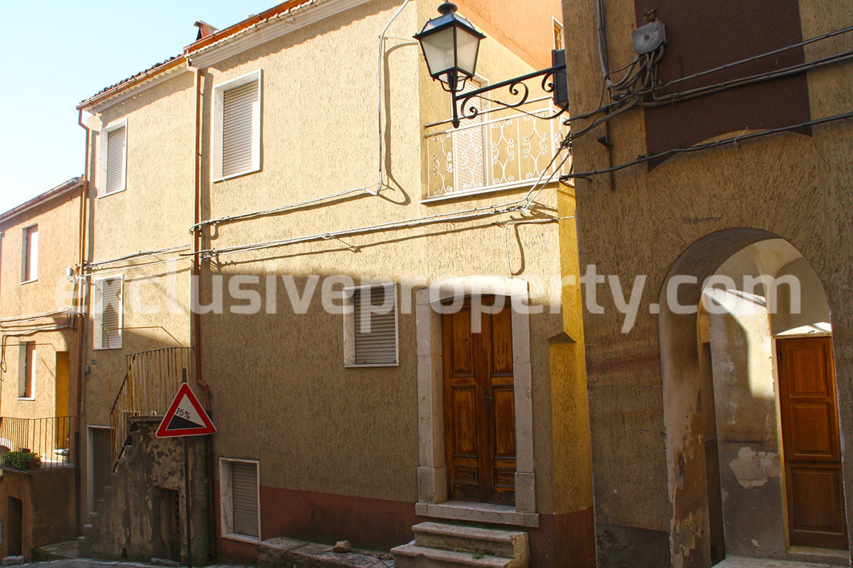 Habitable town house in very good condition for sale in Castelbottaccio Molise