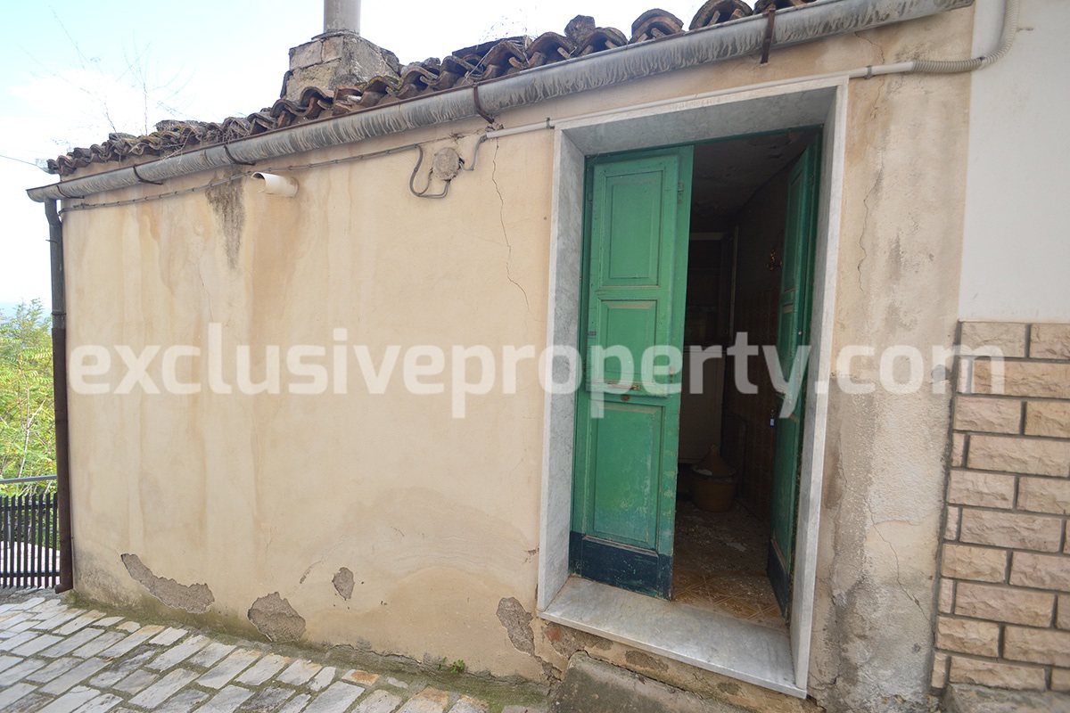 Town house to renovate with an outdoor space for sale in Civitacampomarano